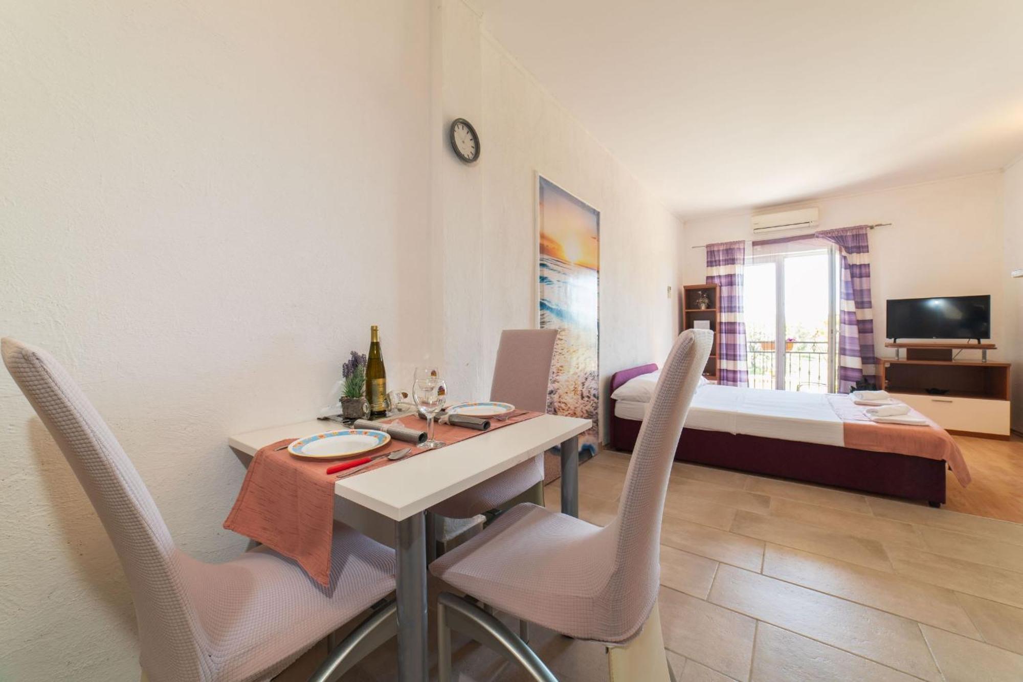 Apartment Livaja Kaštel Novi Camera foto