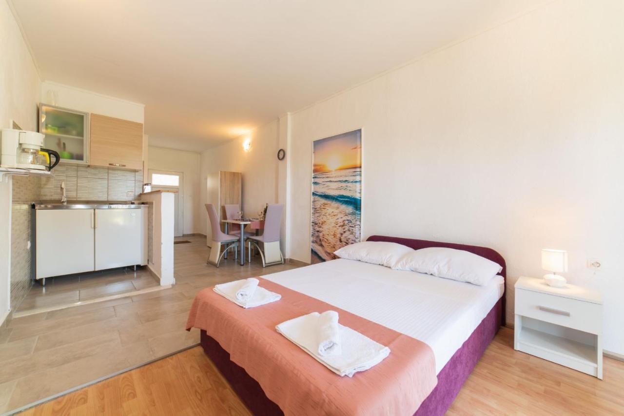 Apartment Livaja Kaštel Novi Esterno foto